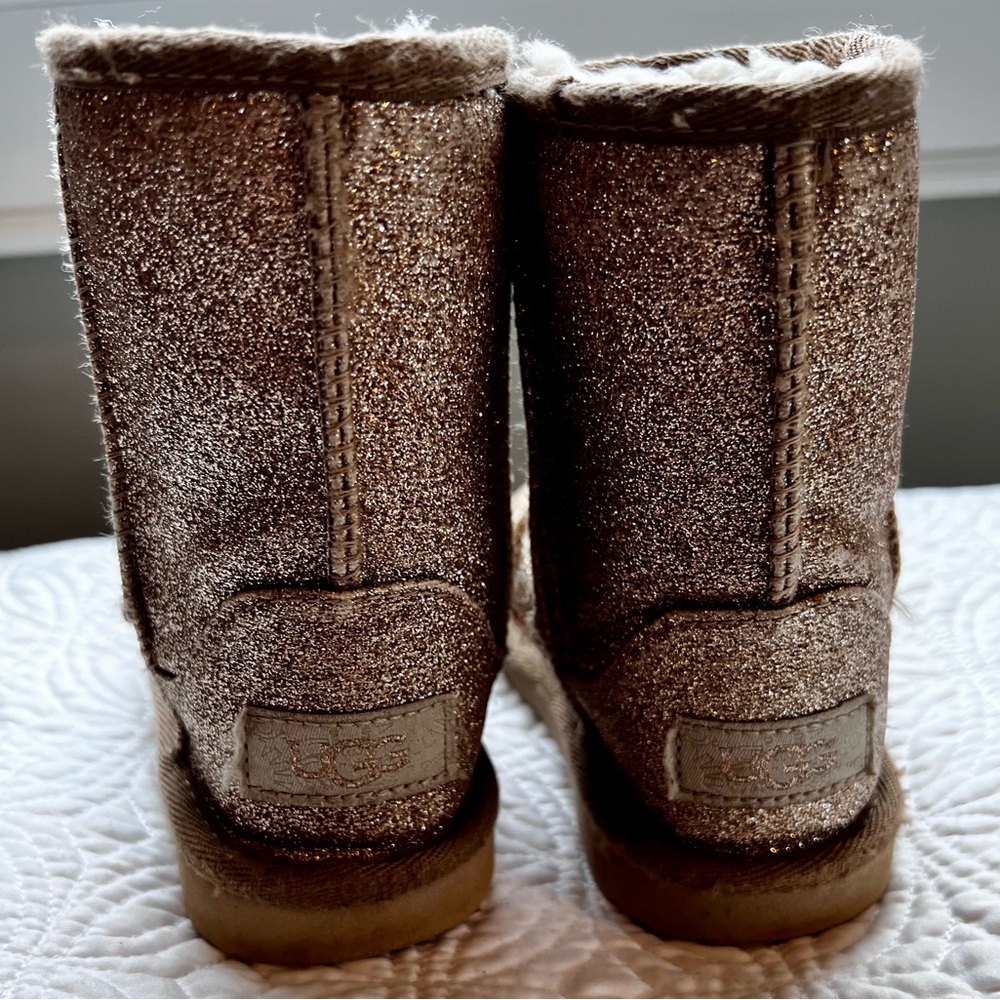 ✨ Ugg Gold Glitter Boots ✨